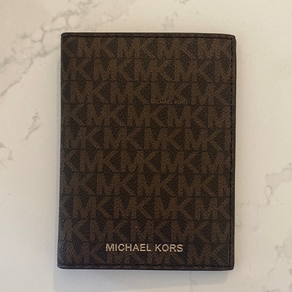 NWOT Michael Kors Passport Wallet